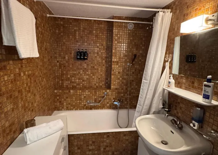 Alpina Fee Center アパート